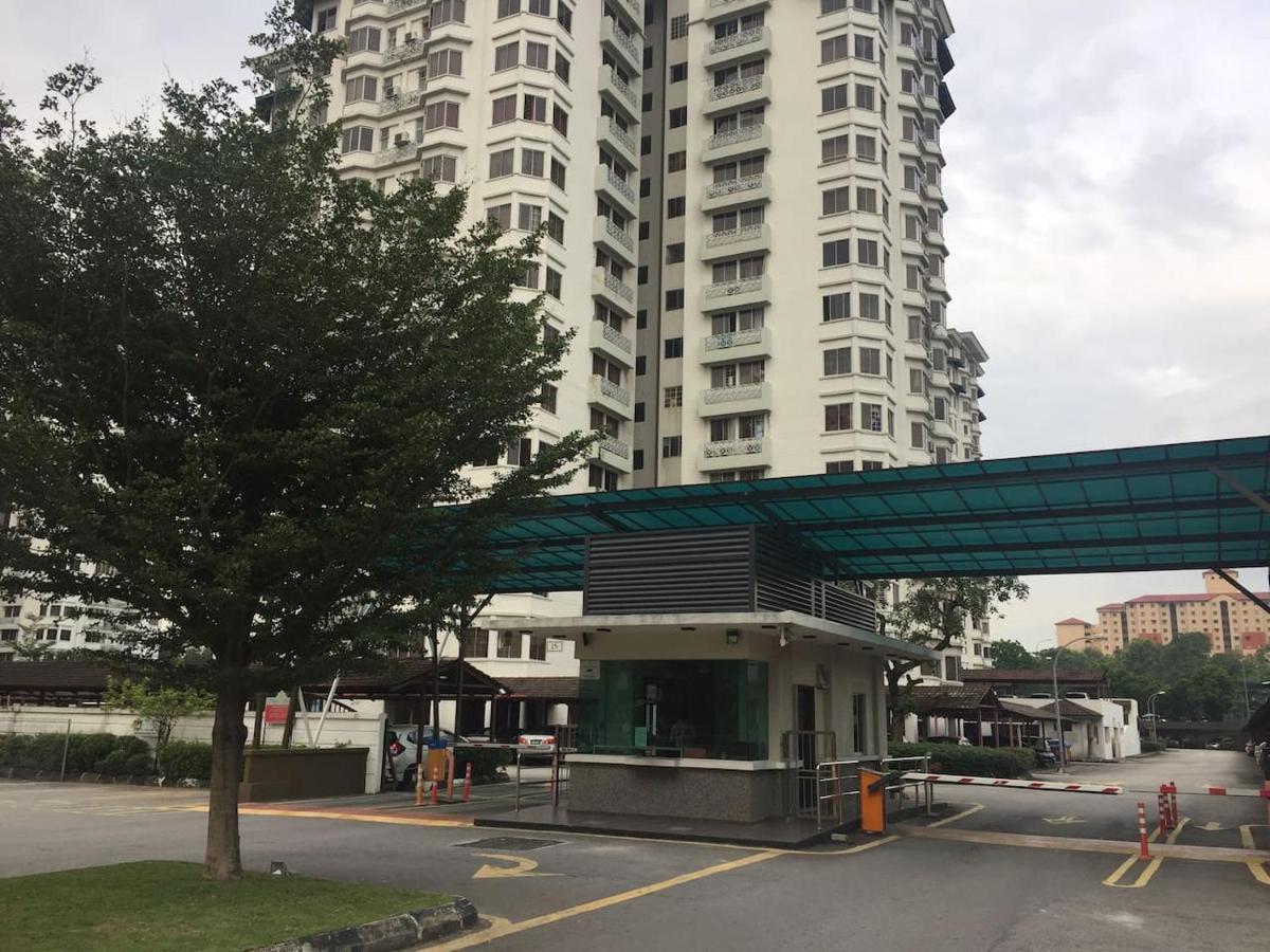 Cozy Kelana Jaya Semi-D Apt Near Mall, College & Hospital เปอตาลิงจายา ภายนอก รูปภาพ